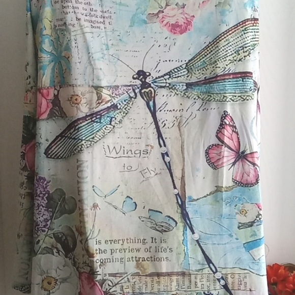 ⭐️ Host Pick ⭐️ Dragonfly Print  Plus Tunic Top - Picture 7 of 8